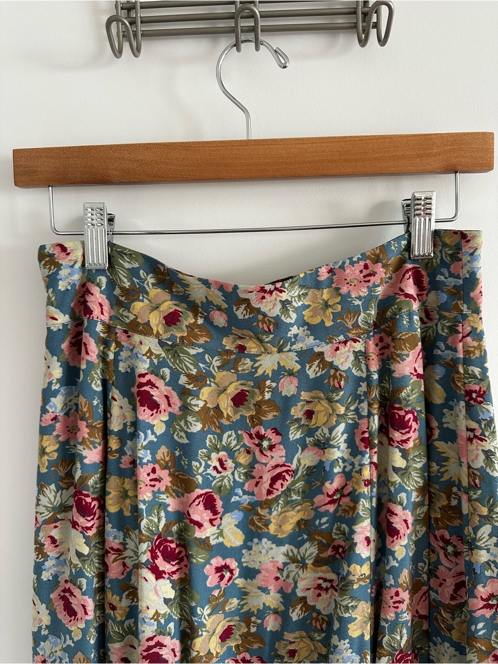 SEZANE Multicolored Floral Pleated Midi Skirt - Picture 6 of 13